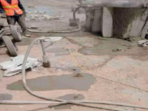 北戴河水泥混凝土路面板底注浆技术 路面脱空注浆整治方案