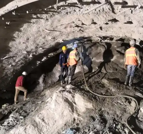 北戴河隧道拱顶带模注浆料，微膨胀注浆料的特点及施工工艺